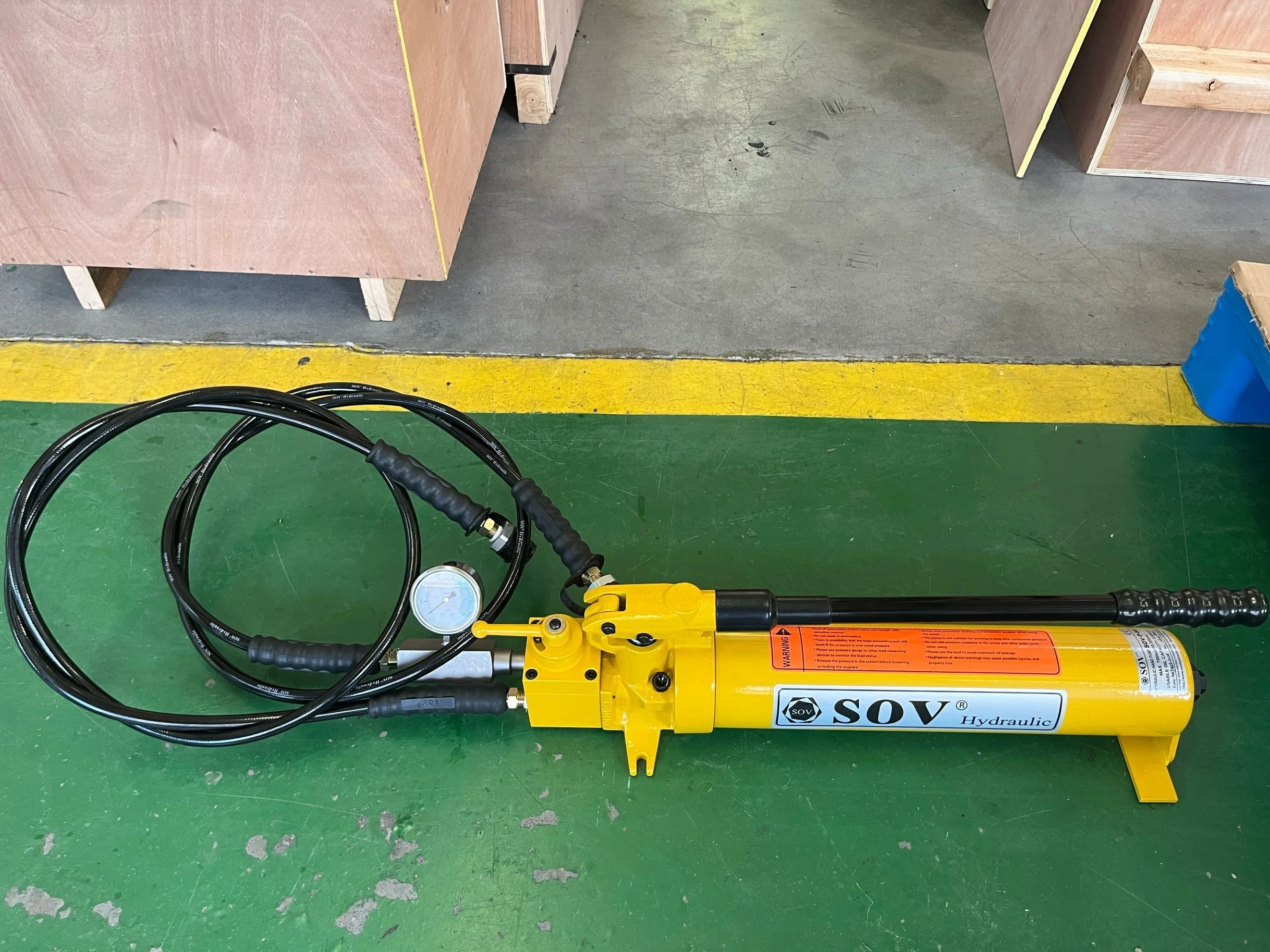 P84, Two Speed, ULTIMA Steel Hydraulic Hand Pump, 134 In3 Usable Oil, For Use With Double-Acting Cylinders