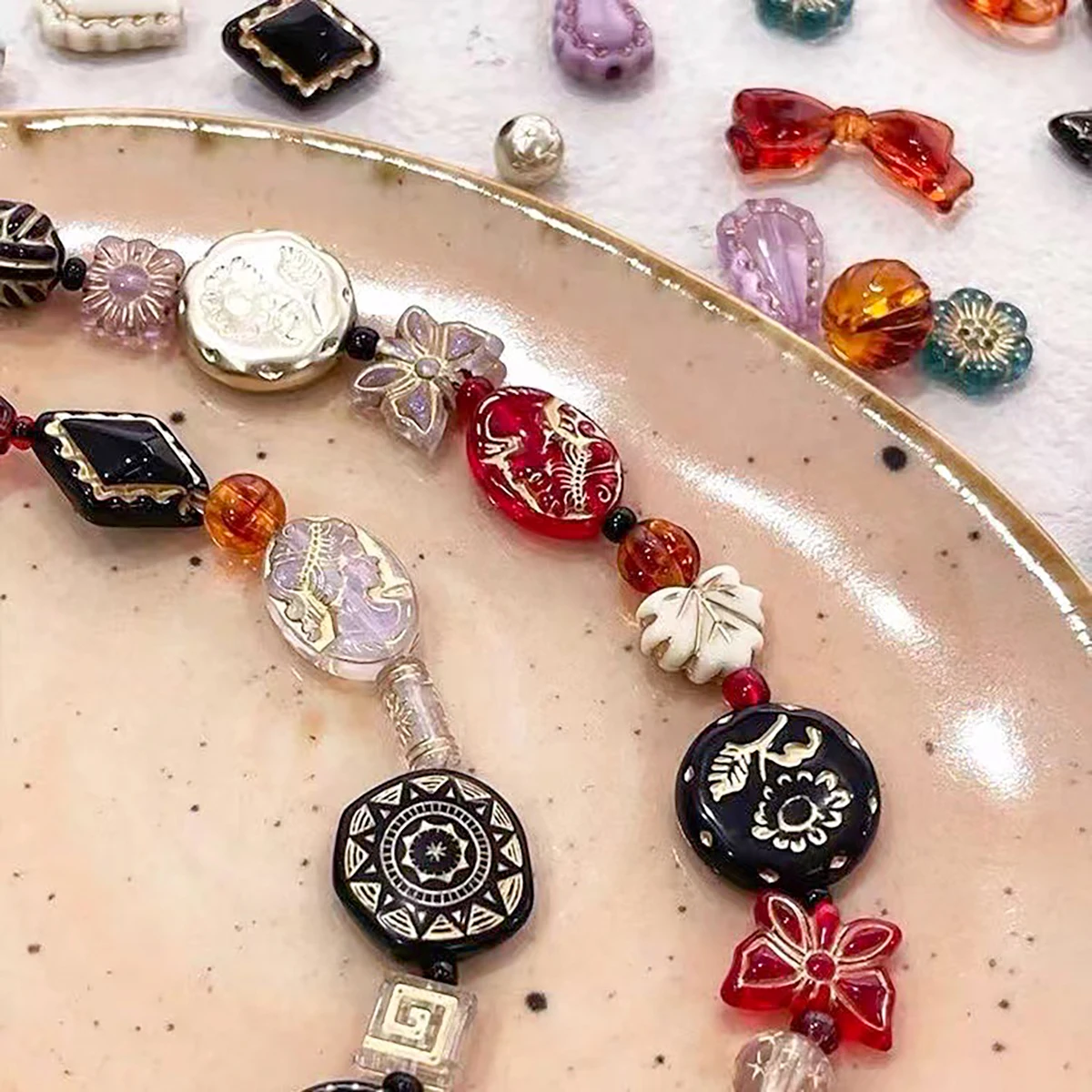 50/100g Klassische Vintage-Acrylperlen, gemischte vergoldete Perlen, lose Abstandsperlen für DIY-Schmuckherstellung, Halskette, Armband – Detail 3