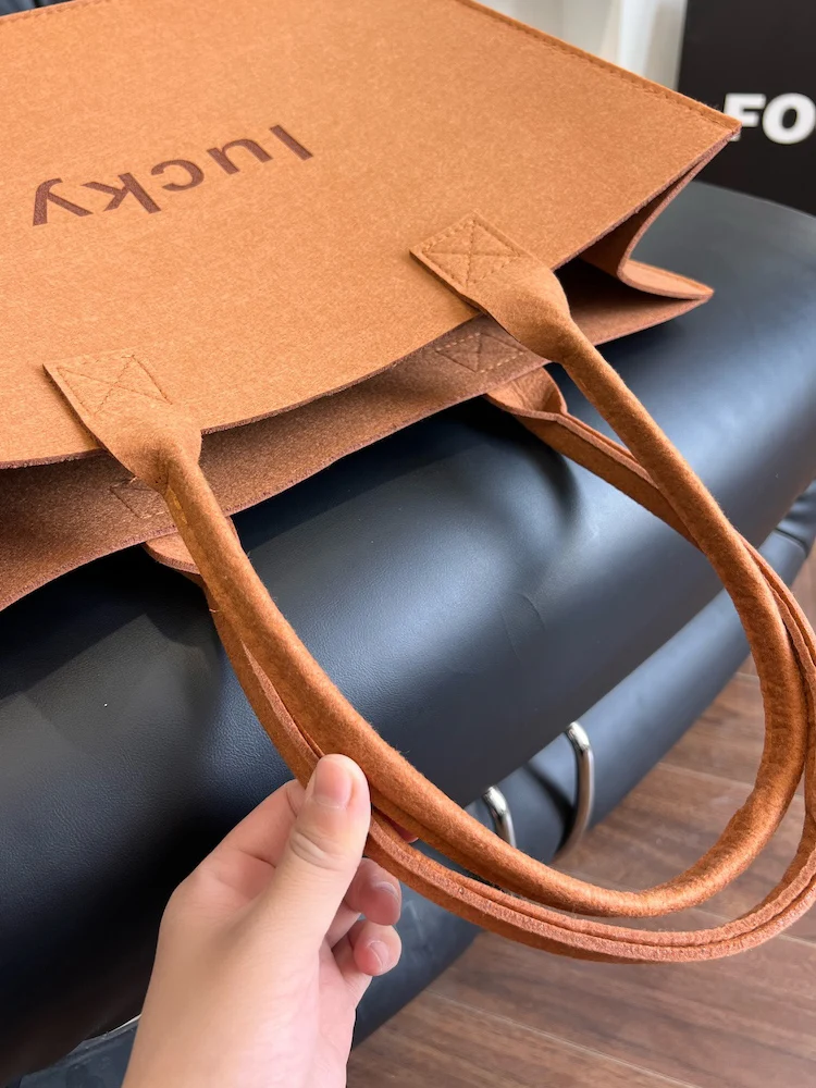 Fashionable Leisure Felt Handbags For Women New Minimalist Letter Versatile Wrist Bag Female Commuting Large Capacity Tote Bags