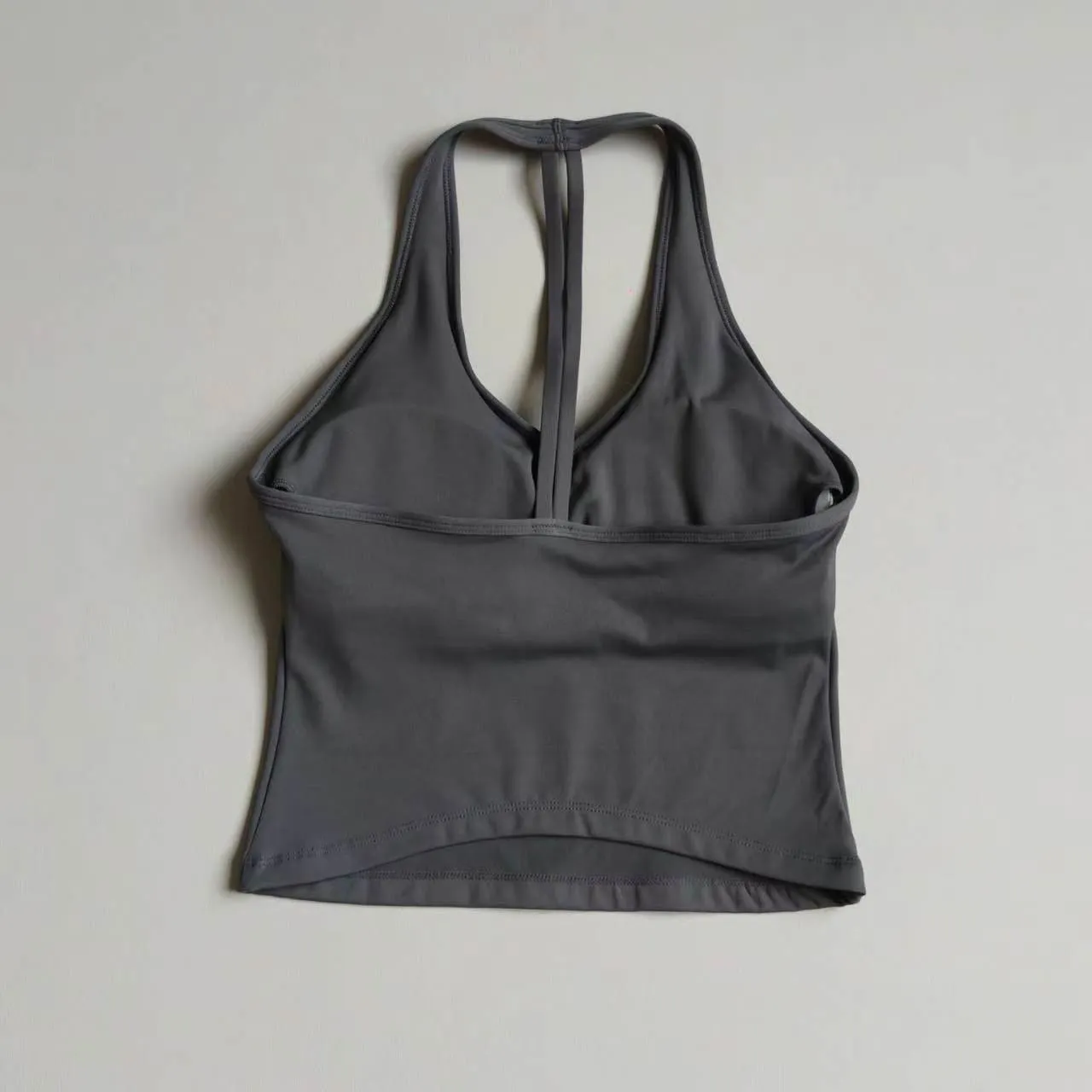 Yoga-Bekleidung mit Brustpolstern Damen-Sport-BH Brustformender V-Ausschnitt Neckholder-Top Fitness-Oberteil für Gym und Lauftraining – Detail 9