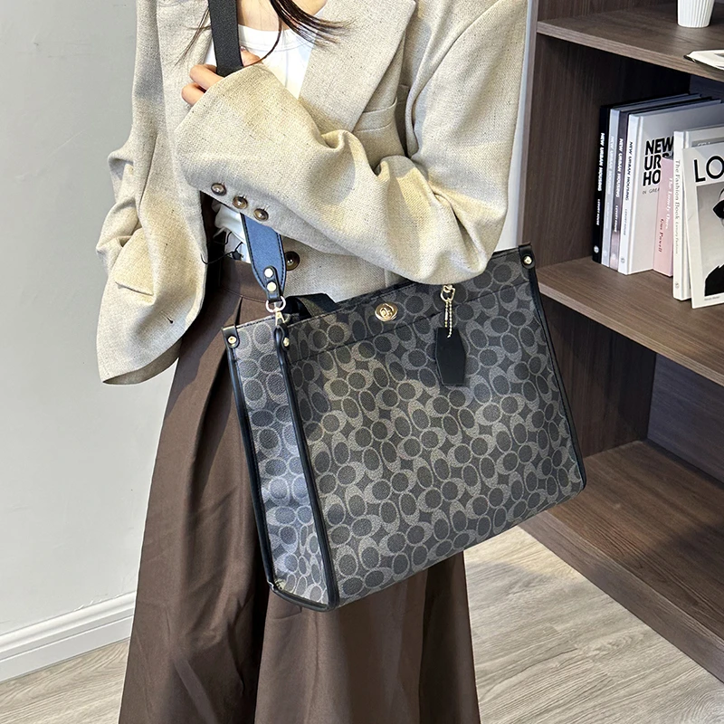 

Fashionable Classic Ladies Tote Bag Handbag - Leather Construction Elegant and Spacious By Designer
