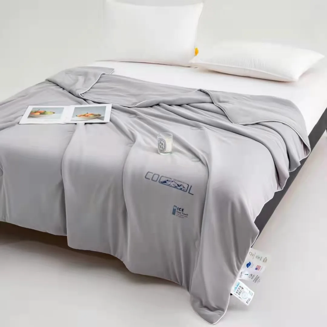 Ice cream cool silk summer air-conditioning quilt, washable and machine washable, skin-friendly and soft summer thin quilt