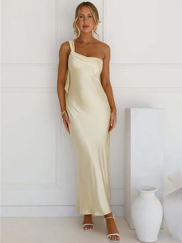 เดรสยาวแม็กซี่เซ็กซี่แบบเปิดไหล่ข้างเดียว แบรนด์ Mozision สำหรับผู้หญิง ผ้าซาติน คอเฉียง แขนกุด ผ่าสูงถึงต้นขา เหมาะสำหรับงานปาร์ตี้และคลับ