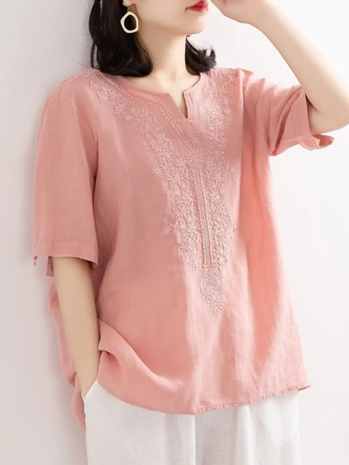 

Женские хлопковые льняные рубашки с V-образным вырезом, вышивкой, винтажные, свободного кроя, с коротким рукавом, в традиционном китайском стиле, топы CN-246