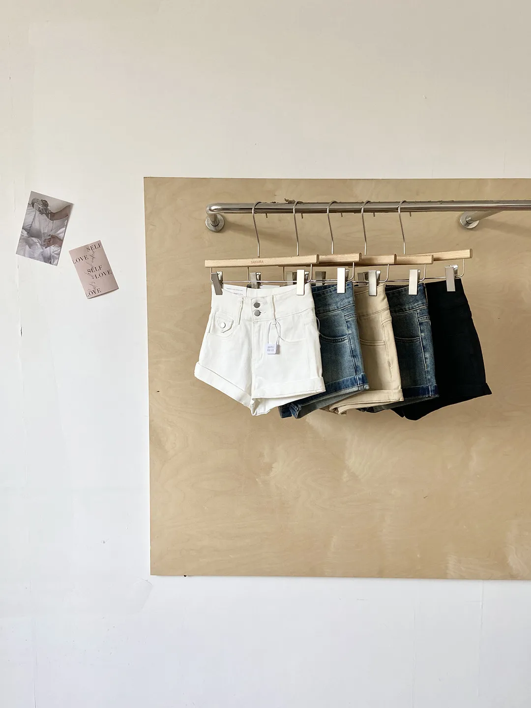 

Retro Hot Girl Low Waist Denim Shorts Women's Slimming High Waist A-Line Hot Pants Wide Leg Pants Summer 2026 Ladies Jeans