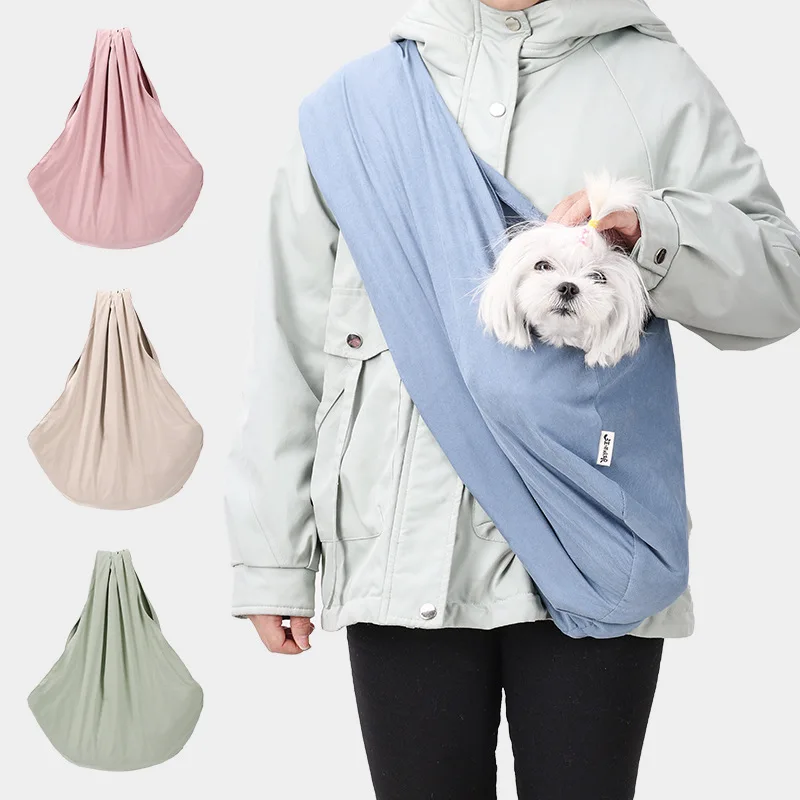 

A portable single-shoulder bag and pet crossbody bag for dogs and cats when going out is a must-have for convenient travel