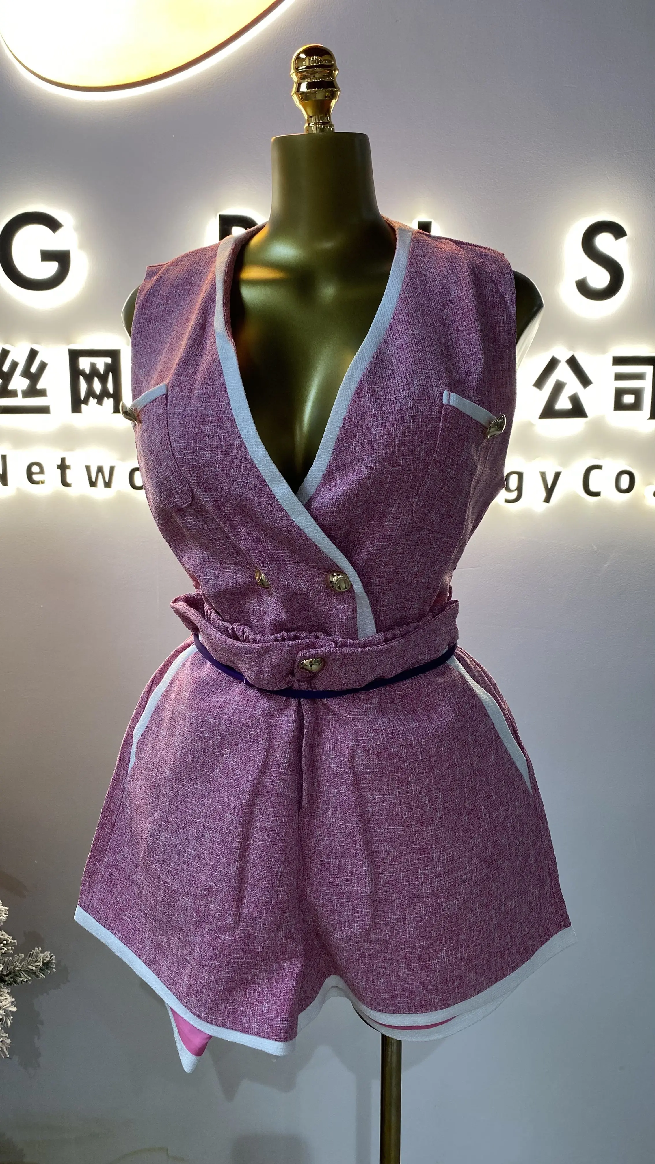 

Wholesale elegant and fashionable solid color street trend women's casual vest shorts two-piece set-GZMM486