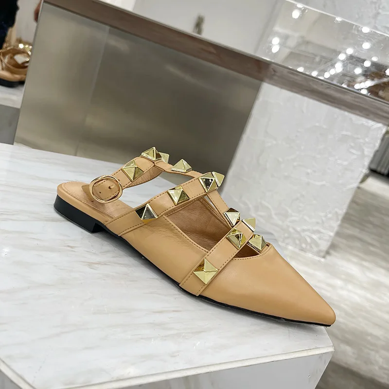 Sandali con borchie scarpe estive piatte abito da donna fibbia Beige femminile senza Comfort primavera 2022 moda nuova punta nera chiusa