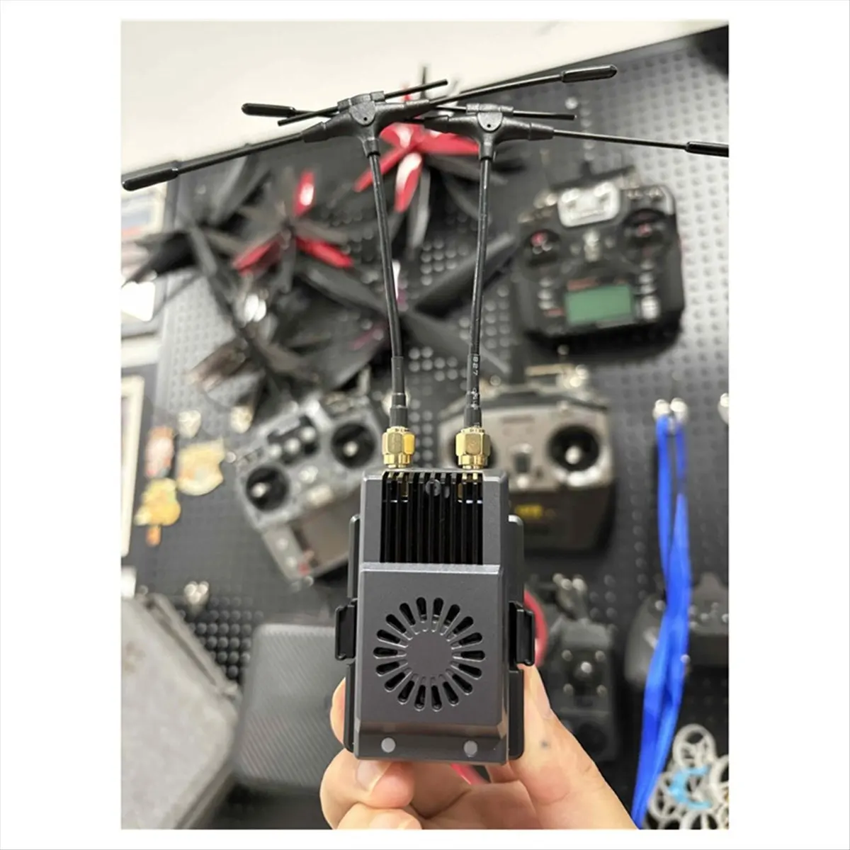 

Punctual- ELRS 915MHz/2.4GHz Gemini TX Module Dual Antenna Dual Band JR Interface ExpressLRS for FPV Long Range Drone Quadcopter