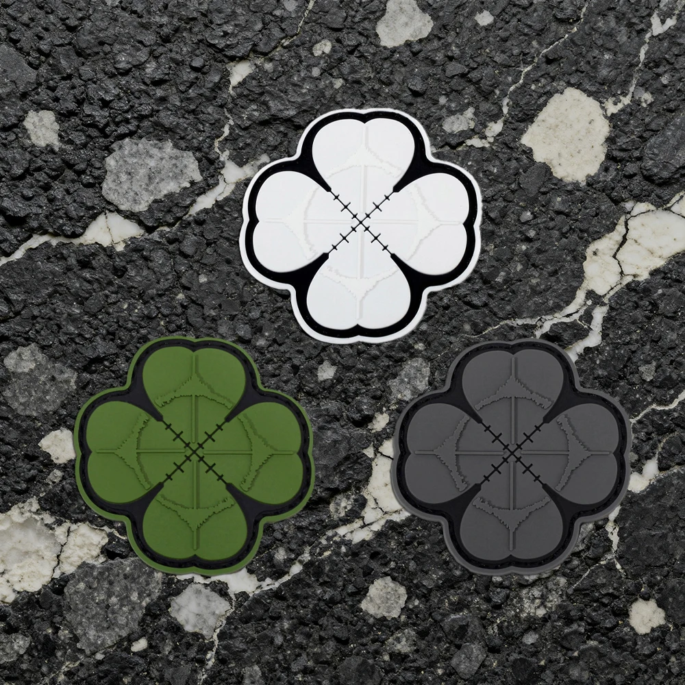 Trendy irregular-shaped four-leaf clover with aiming scale and luminous effect, PVC material, comes with a matching rough-surface handbag or canvas bag, suitable for daily wear as a decorative patch badge