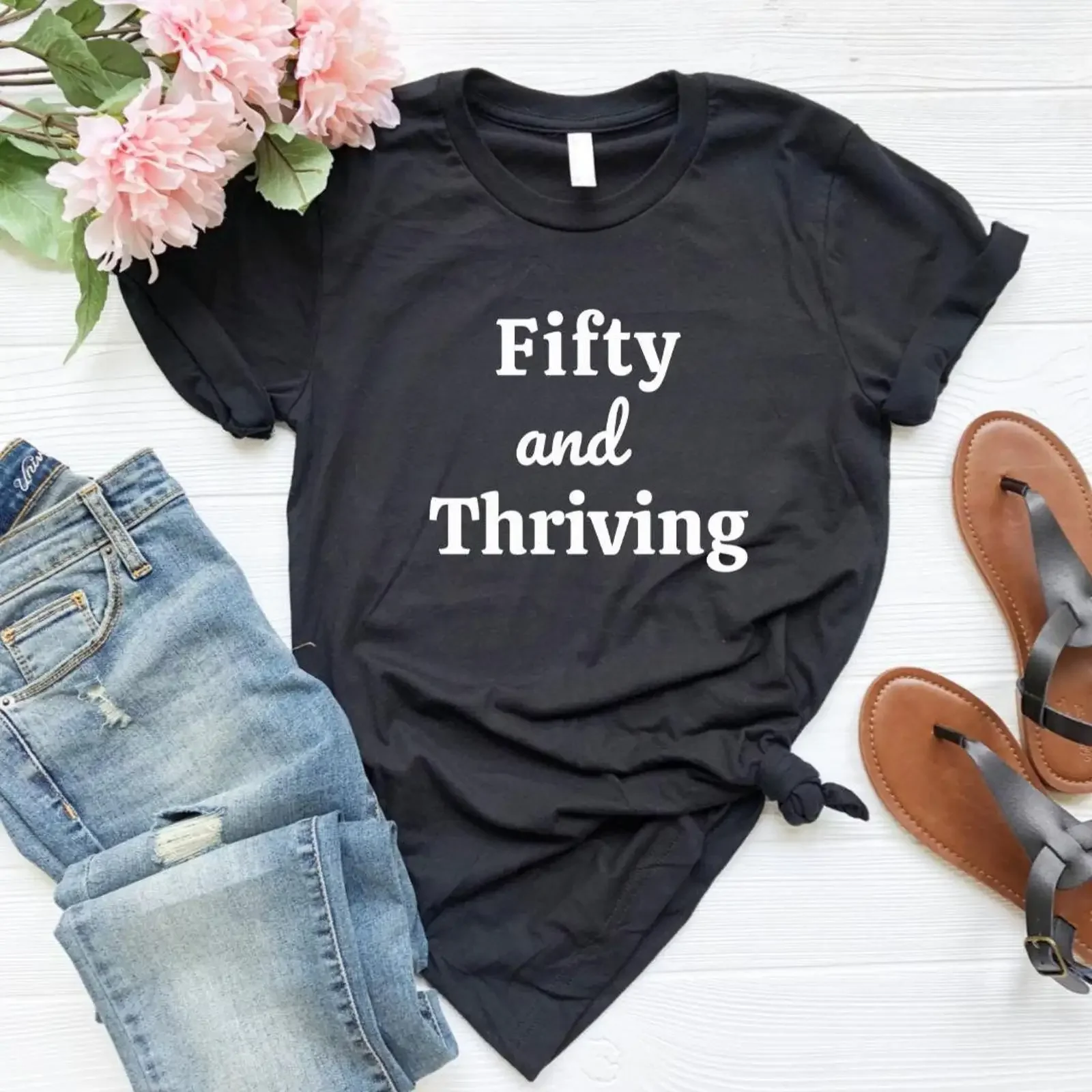 T-shirt « Fifty and Thriving » pour 50 ans, drôle, pour elle ou lui, vintage, lavé, confortable, respirant, unisexe
