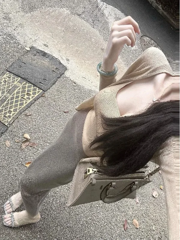 

Корейский стиль: уникальный красивый комплект из трех предметов – кардиган, топ-халтер и юбка-обертка. Летний, нежный и элегантный.