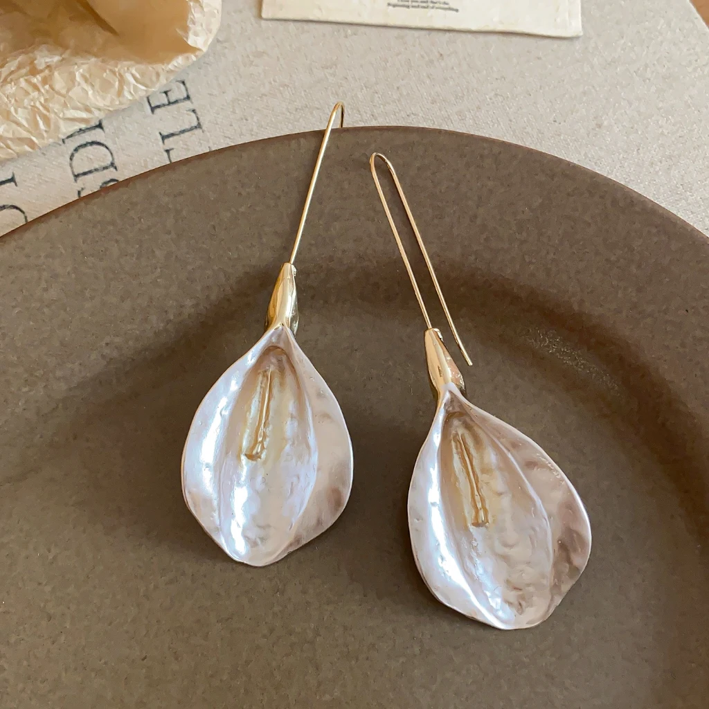 Painted Petal Drop Earrings Elegant Hoop French Style Minimalist Earring for Women Luxury Designer Jewelry