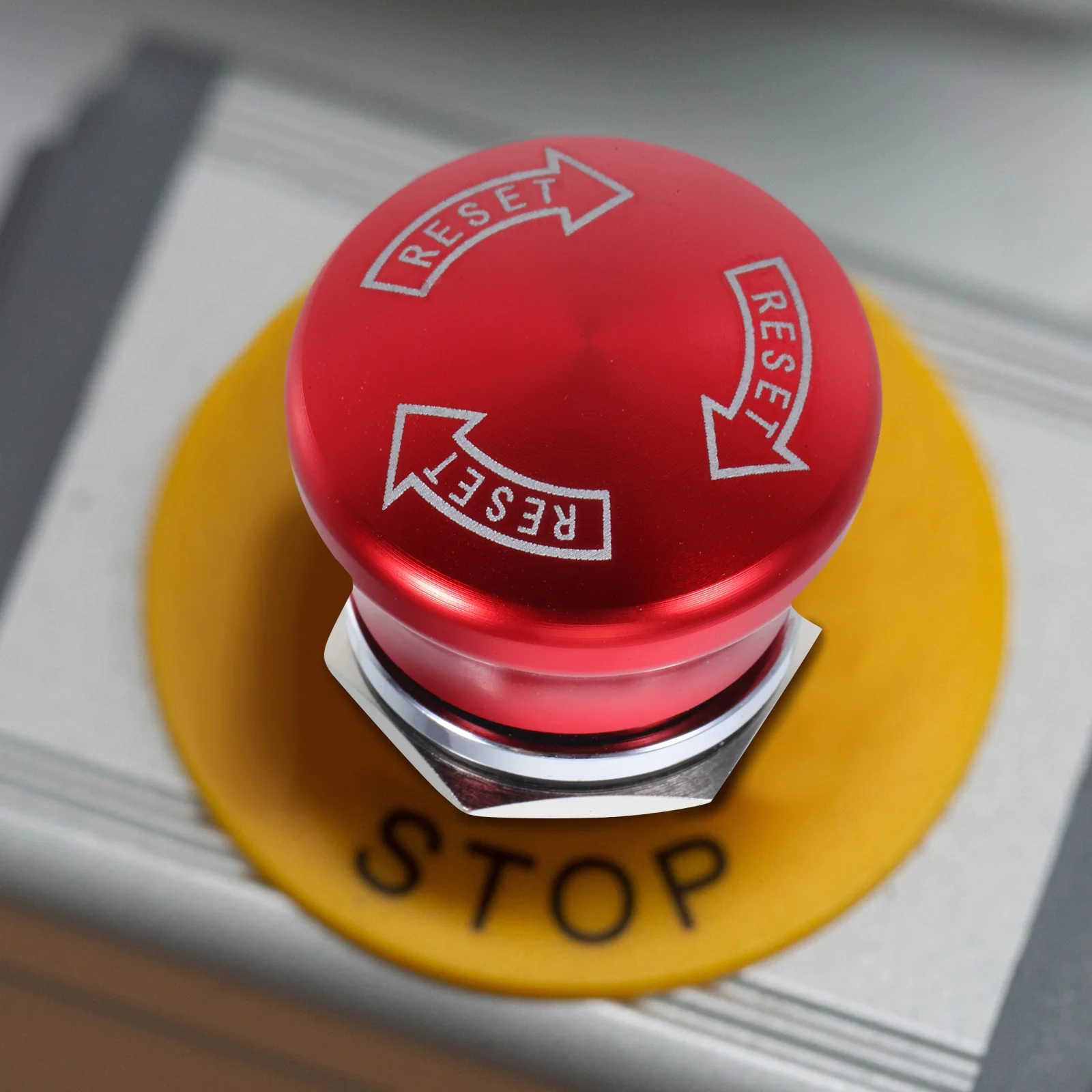 

1Set Metal Emergency Stop Button Switch 22mm Stainless Steel Durable Latching Emergency Stop Switch Connector 12-220V