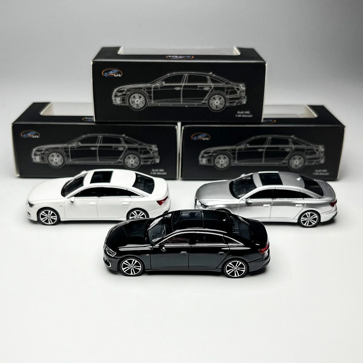 

VAV 1:64 A6L Alloy Car Model - Collectible Decoration Piece