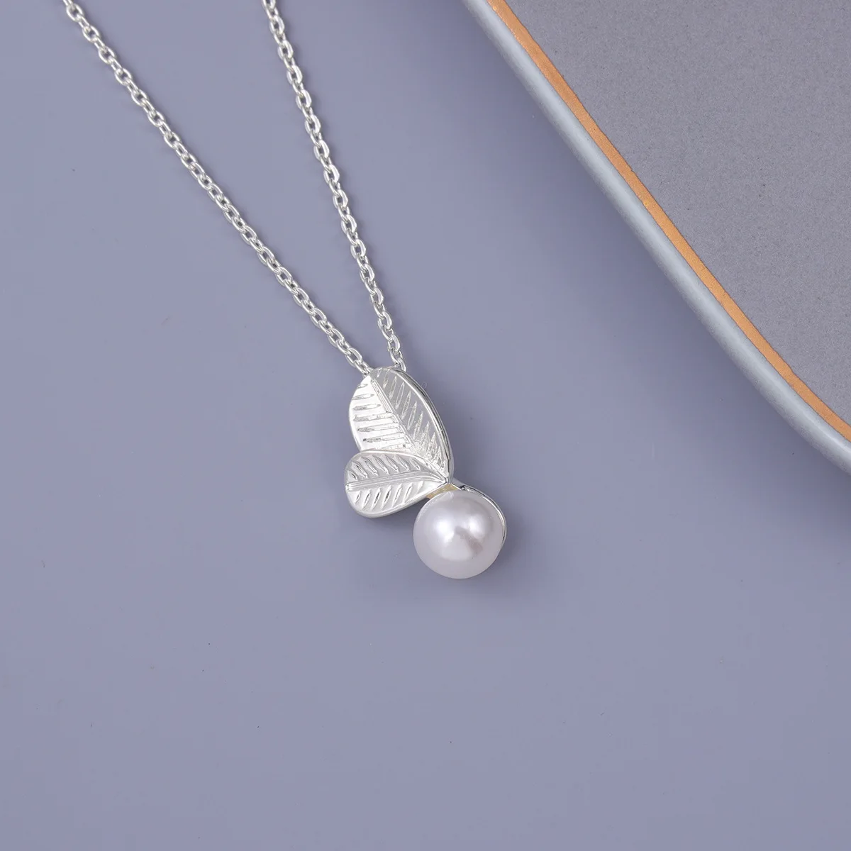 Neu eingetroffen: Modische Persönlichkeits-Halskette mit Blatt- und Perlenanhänger aus 925er Sterlingsilber für Damen – XL240