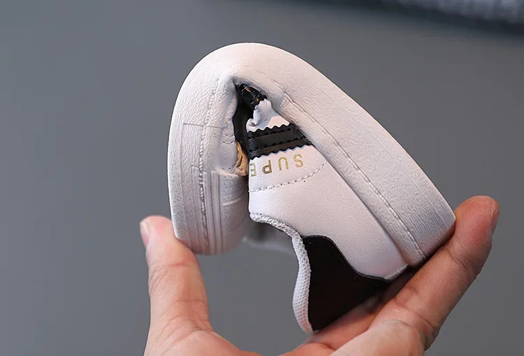 Kindersneaker, modisches Design, weiße, rutschfeste Freizeitschuhe für Jungen und Mädchen, atmungsaktive Sneaker, Schuhe für Kleinkinder und Schüler, Outdoor-Schuhe. – Detail 6