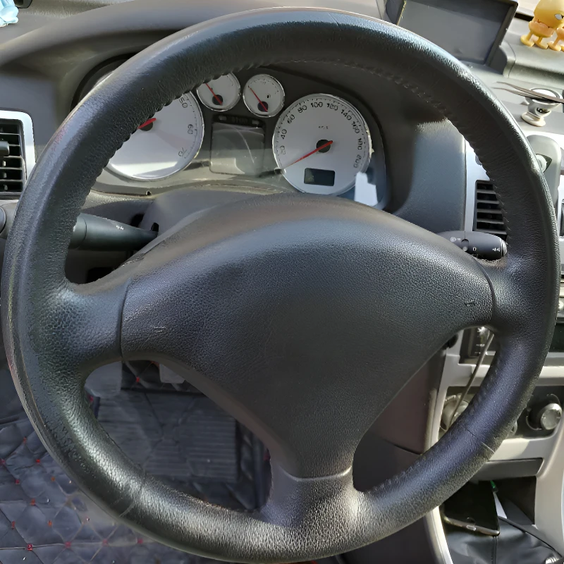 

Для Peugeot 307 10-12 лет, сшитый вручную чехол на руль, легкий и дышащий, полный дизайн модификации покрытия