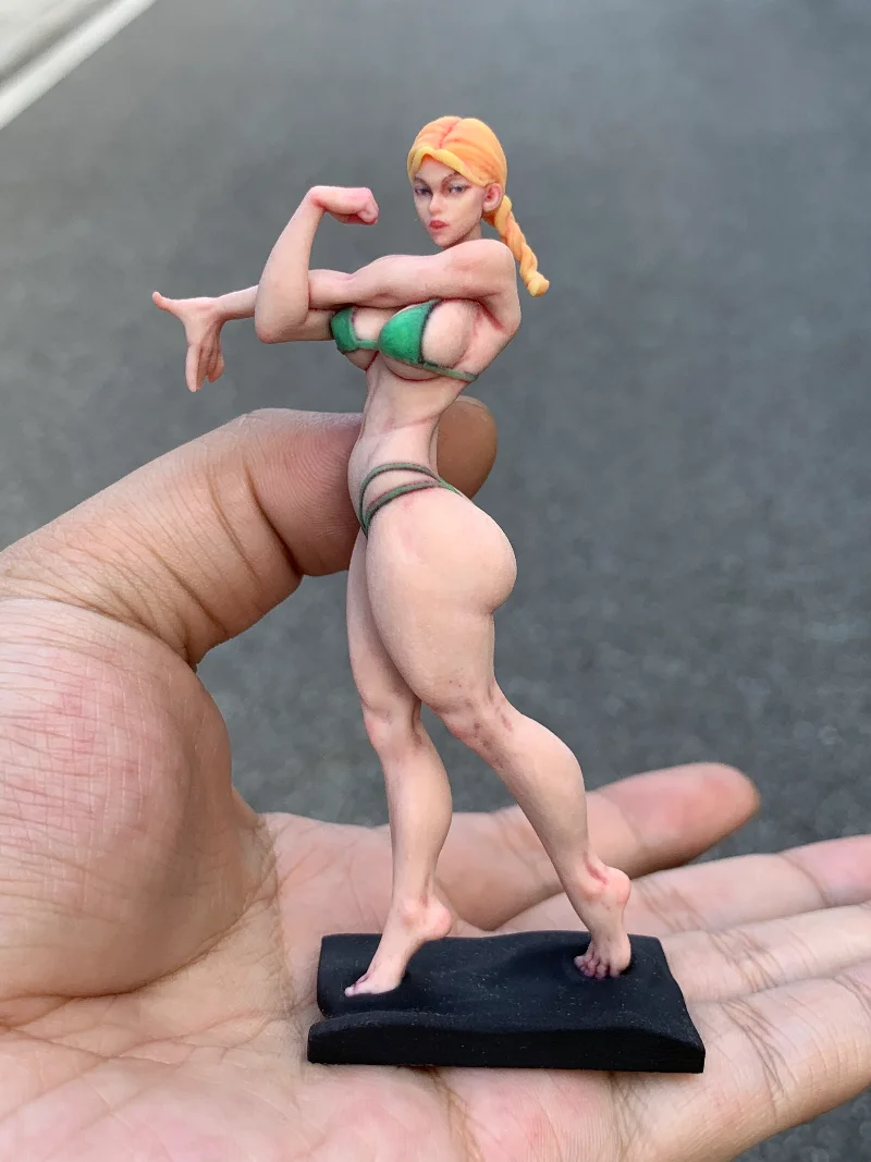 Spot realistic wind miniature small figure, bodybuilding muscle posture girl with base, sand table top two-dimensional ornament