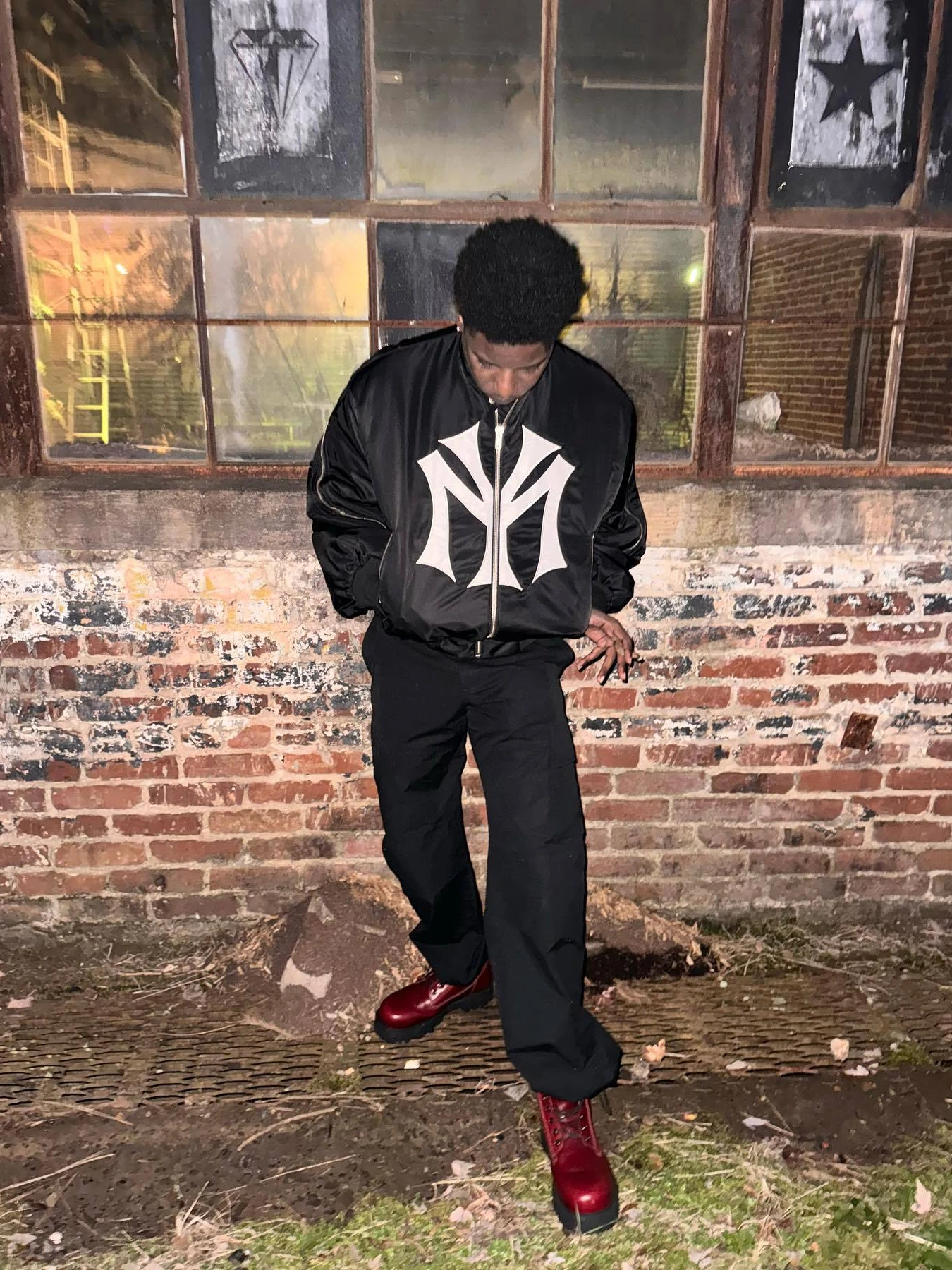 Street Fashion Logo - Gekropt bomberjack oversized met bubbelmouwen, opstaande