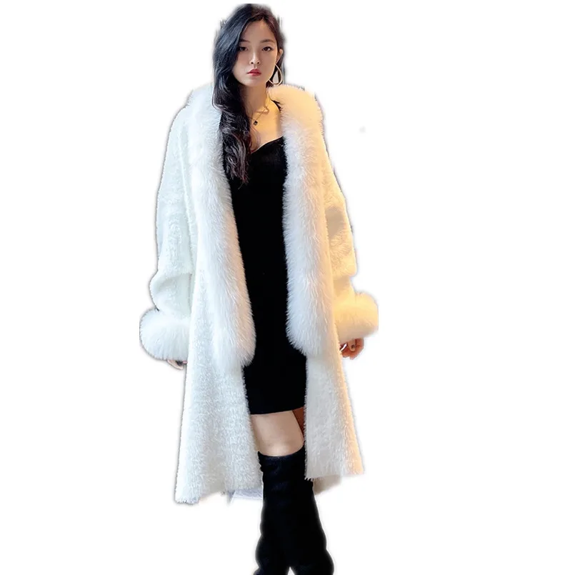 

Popular White and Black Autumn Winter Long Sleeve Coat with Genuine Fox Fur Trim Cuff Collar for Women