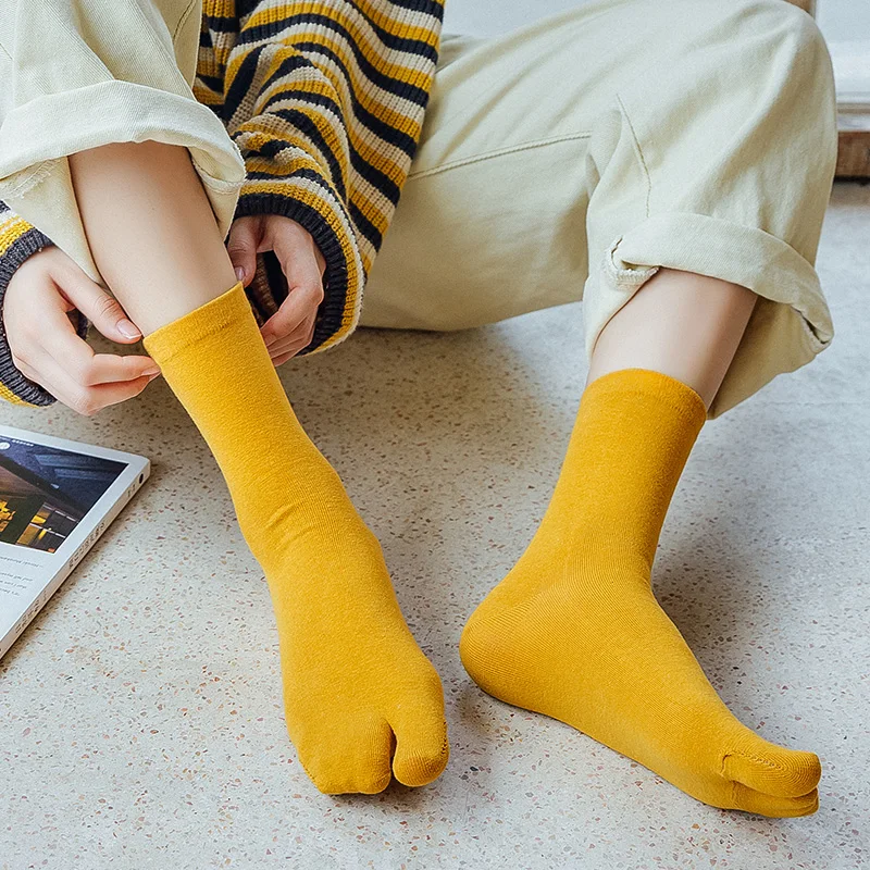 Women Two Toe Split Socks Fashion Japanese Style Ultra-Soft Breathable Two Finger Socks Solid Color Cotton Colorful Casual Sox image 3
