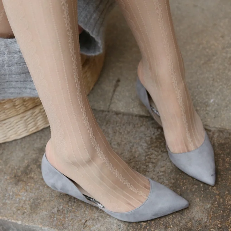 جوارب TSUTSU 2013 الجديدة المثيرة باللون الأزرق بتصميم عتيق لعام 2025 جوارب طويلة من قماش الجاكار الياباني رفيعة للغاية ومضادة للخطاف لون جذر اللوتس والجمال