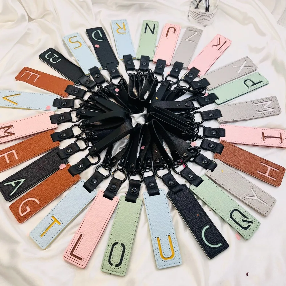

Colorful Leather Keychain A-Z 26 Initials Keyring For Women Men Short Wristband Handbag Tag Pendant Accessories Couple Gifts