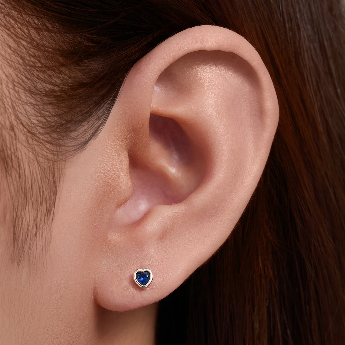 S925 Sterling Silver Heart Shaped Zircon Column Thread Piercing Ear Bone Nails High-End Heart Earrings Jewelry