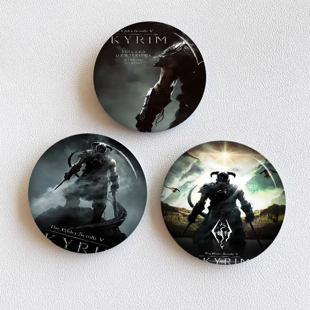 S-Skyrim The Elder S-Scrolls V Creative Pins Funny Faces Round Snap-in Brooch Badge Backpack Hat Accessories Jewelry Gifts