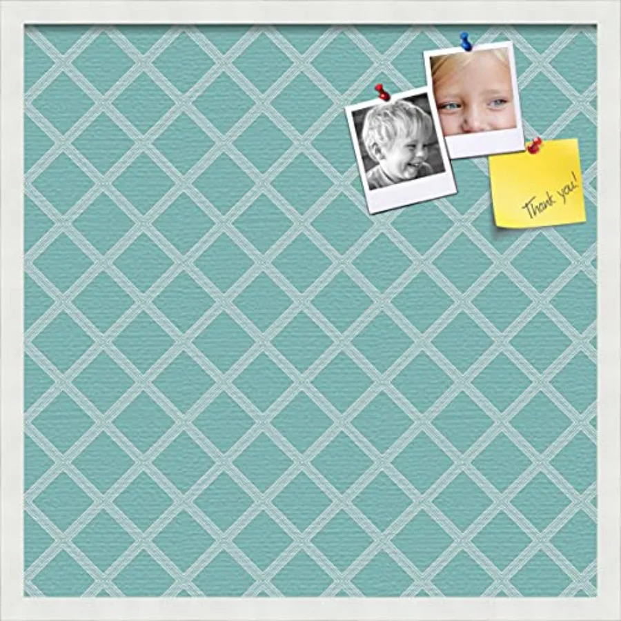 

Доска для заметок из пробкового войлока с современным ромбовидным узором, цвет аква-белый, 24x24 дюйма, готовая к использованию, в рамке из сатинового белого материала.