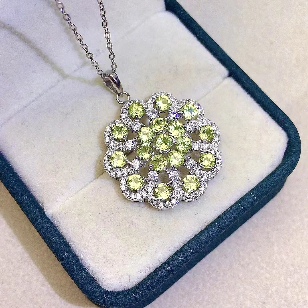 

Dazzling Silver Circle Pendant 18 Pieces 3mm VVS Grade Natural Peridot Necklace Pendant Solid 925 Silver Peridot Pendant