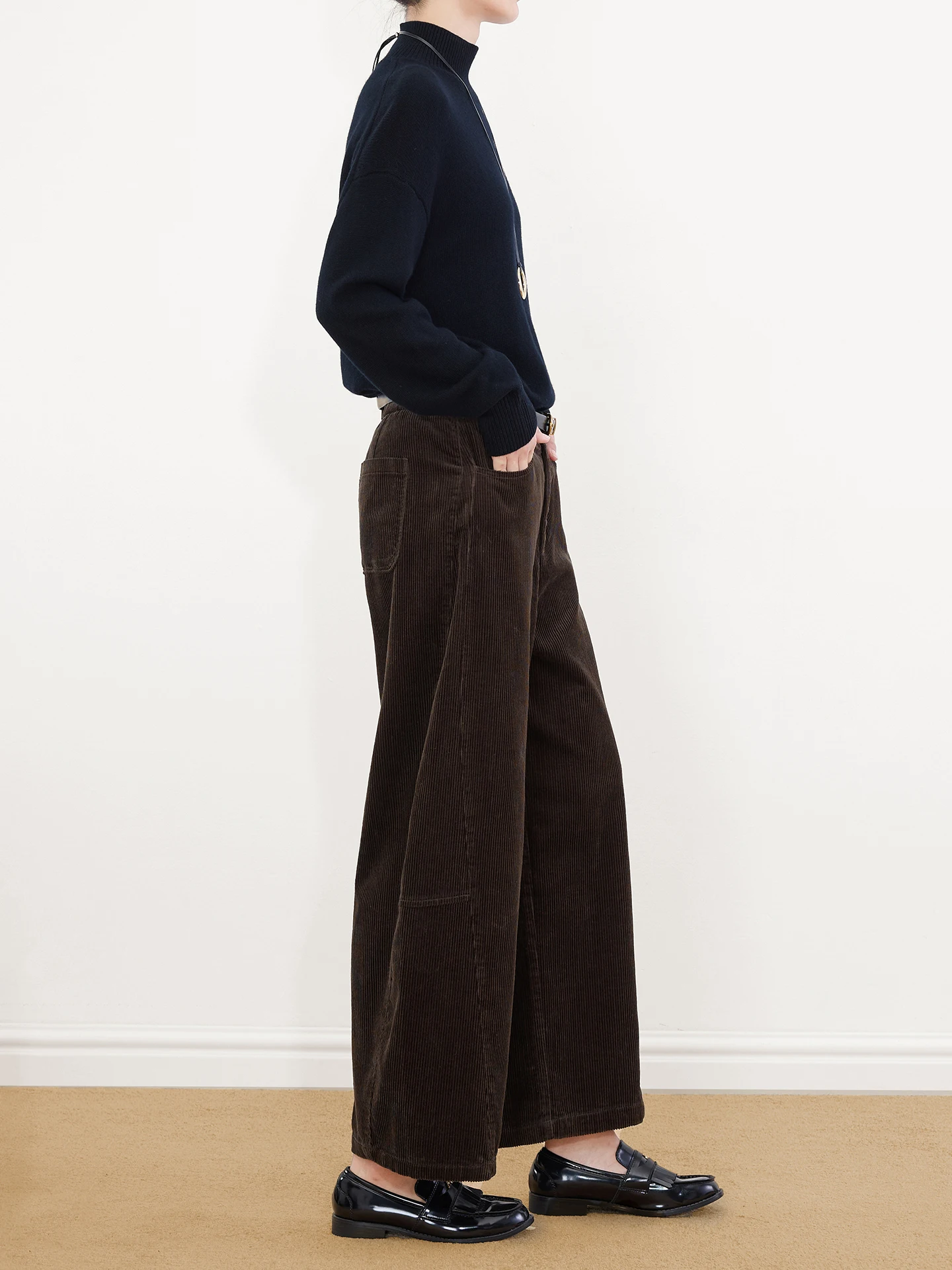 Moderne retro bruine corduroy broek met wijde pijpen, dames winter, casual, negen punten, hoge taille, rechte snit, katoenen broek