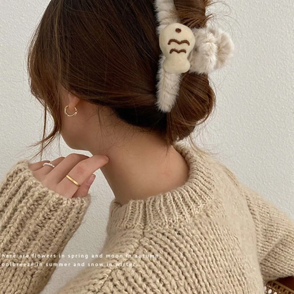 Plush Hair Claw Faux Rabbit Fur Cute Little Fish Hairpin Women Sweet Girl Headwear Female Fluffy Shark Clip Accessories 집게핀