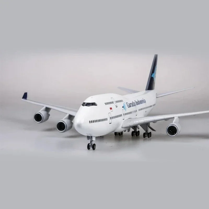 Resin Plastic Alloy Plane 47CM 1/150 Scale luxury Airplane Model Boeing B747 Garuda Indonesia Aircraft Toy with Light and Wheels