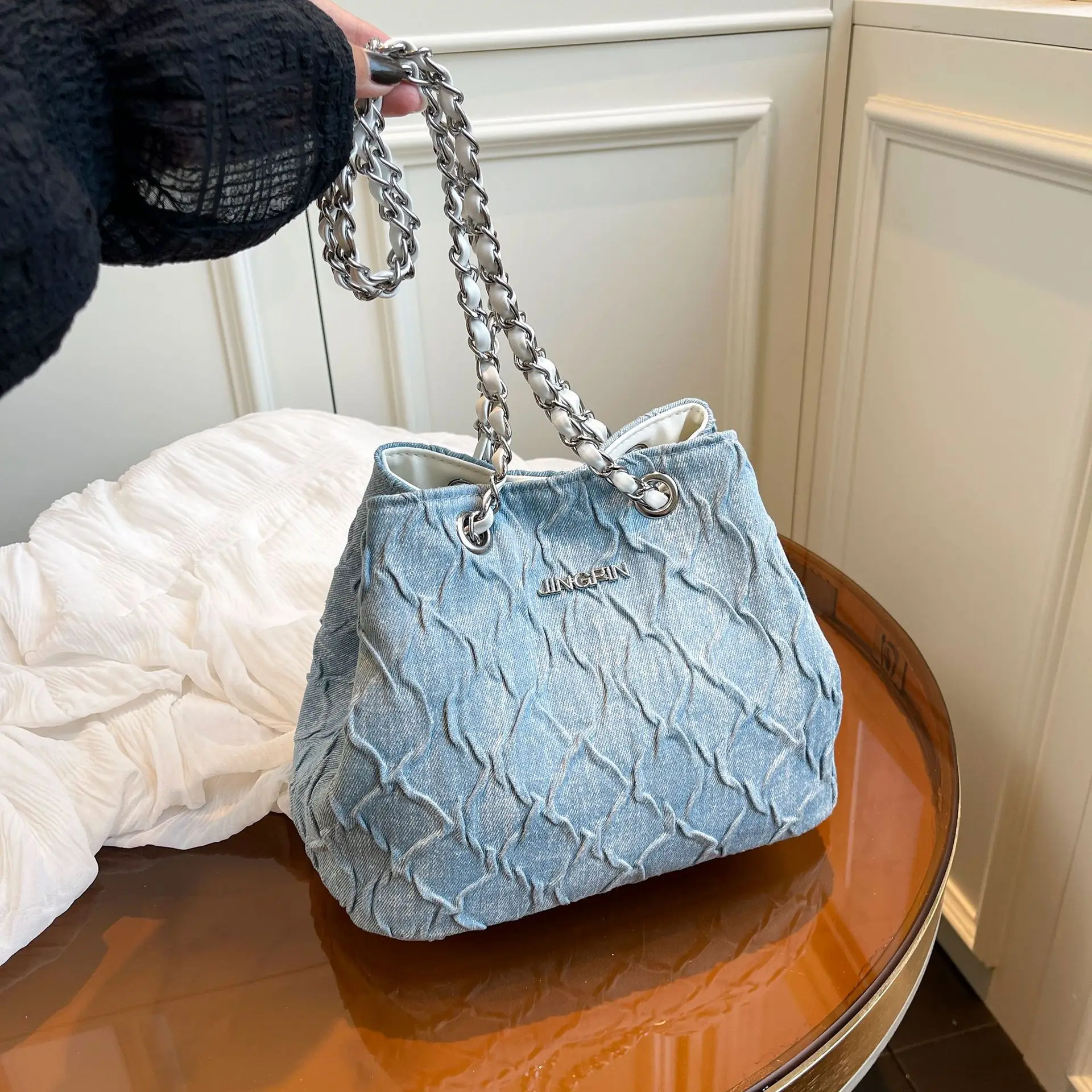 

2025 New! Women's Denim Shoulder Bag - Stylish Ruched, Minimalist Niche Design, Large-Capacity Versatile Crossbody Bag