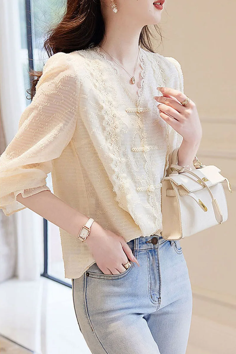 เสื้อชีฟองลูกไม้ลายดอกไม้ แขนยาว ทรงหลวม สไตล์ลำลอง สำหรับฤดูร้อน ติดกระดุม คอวี ผ้าบางเบา สไตล์มินิมอล ไซส์เล็ก