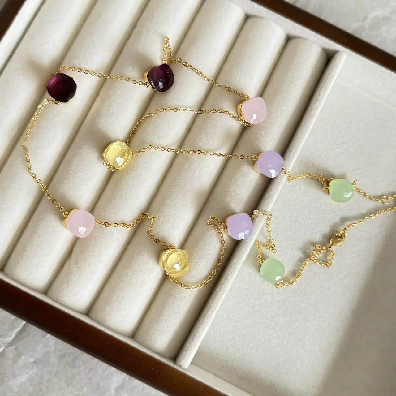 Royal Jewelry Dubai with Simple Classic Sweater Chain Candy Color Design World Celebrity Van Gogh Style Ai Color Matching