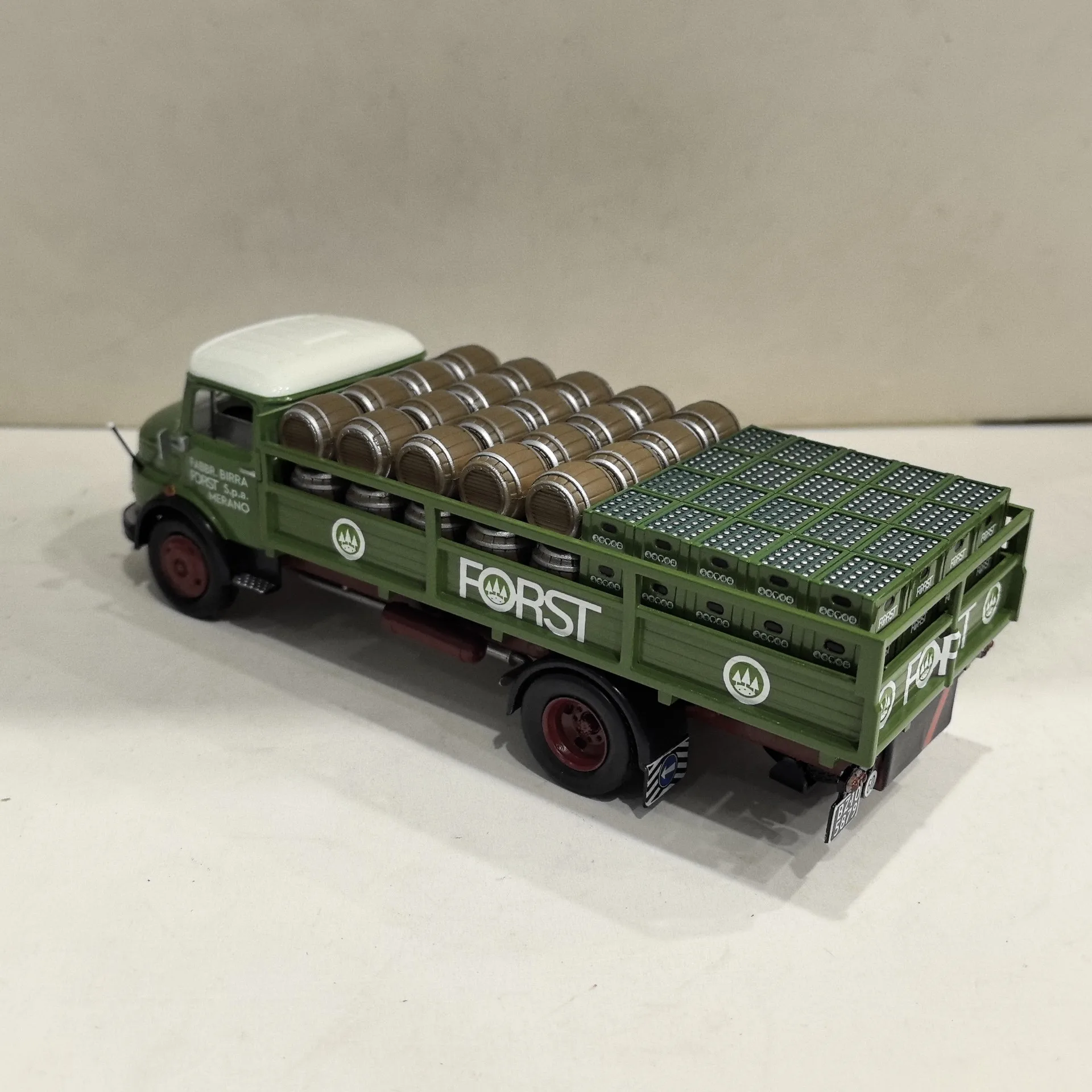 다이캐스트 DEA 1/43 스케일 벤츠 1113 벤츠 자동차 모형 맥주 운반 차량 플라스틱 캐리지 합금 자동차 모형 수집용 장난감