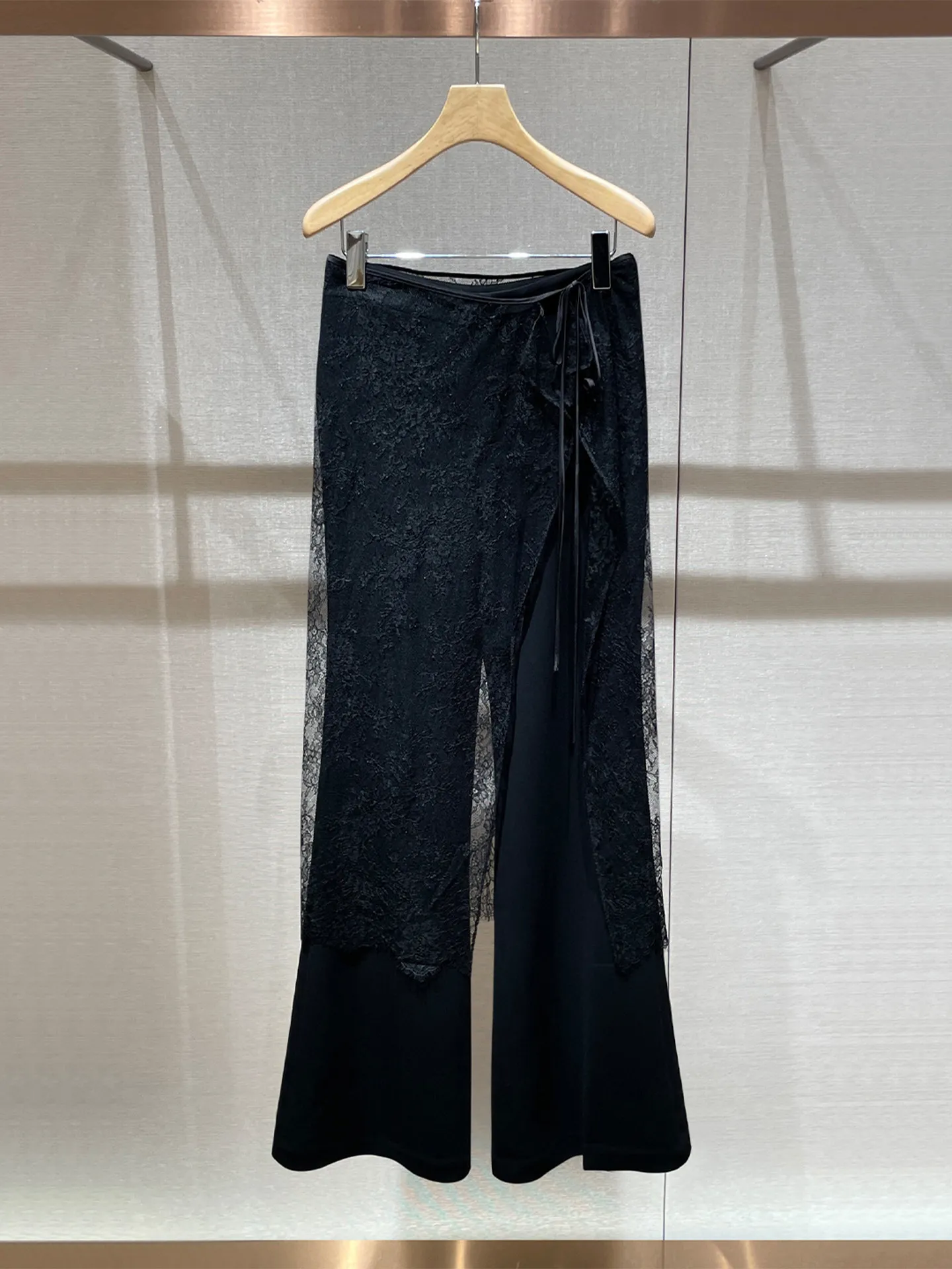 Waist-sealed lace pants design sense stacked skirt fart curtain slim-fitting pants