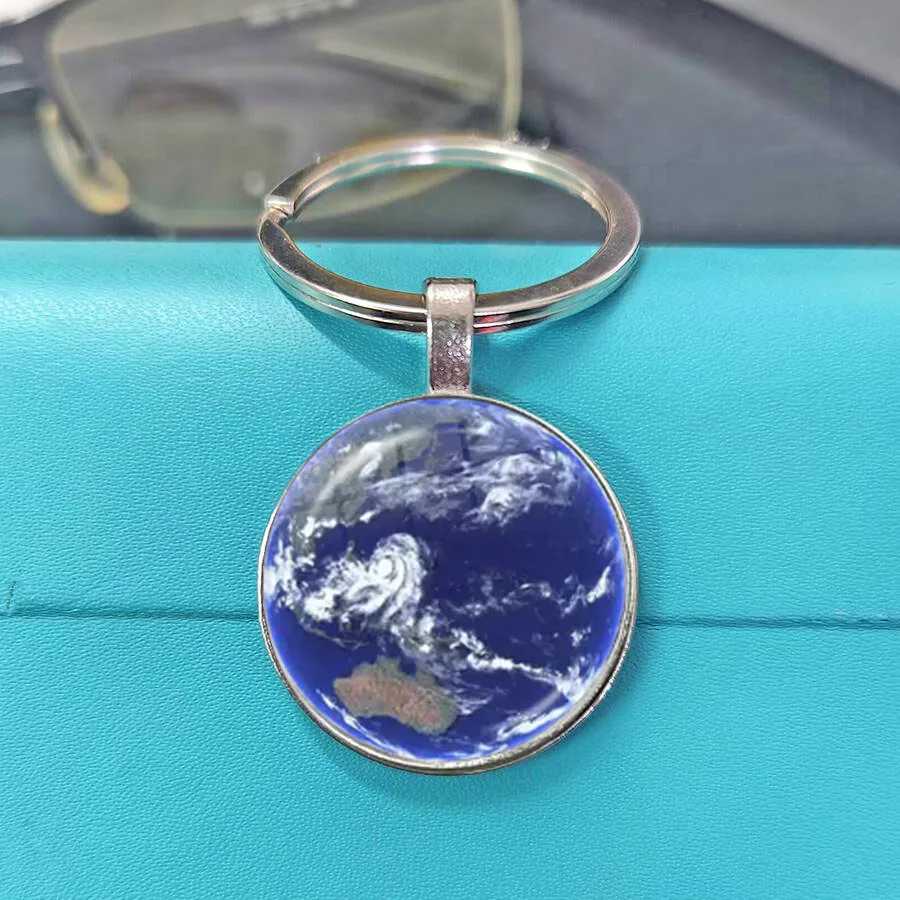 Hot Selling Vintage Space Keychain Classic Jupiter Planet Print Stylish Unisex Exquisite Galaxy Themed Daily Decor Ornament