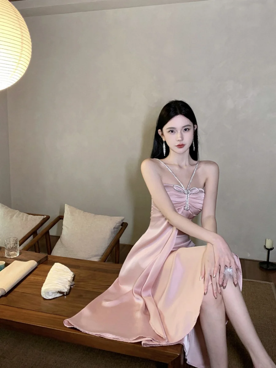 

Элитное дизайнерское вечернее платье на бретельках с подкладкой на груди, украшенное стразами, с юбкой А-силуэта, длинное