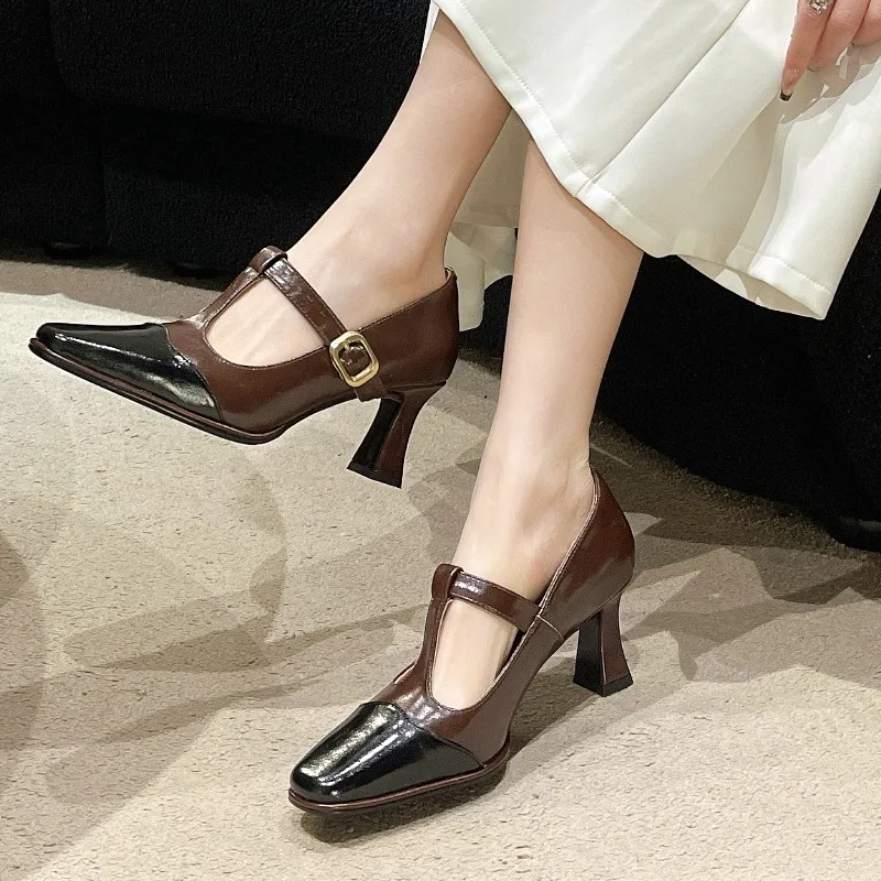 أحذية الصيف السيدات الأحذية النسائية أشار تو 2025 ريترو فستان مريح جديد شقة الربيع أشار تو امرأة الرجعية