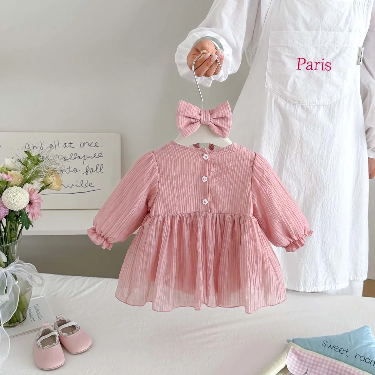 Spring and Autumn Pink Gauze Princess Dress for Baby Girls with Vertical Stripes, 3D Bow Decoration, Bubble Long Sleeves, Baby Gown with Matching Color Bow Headband, Suitable for Birthday Photos and Autumn Outfits