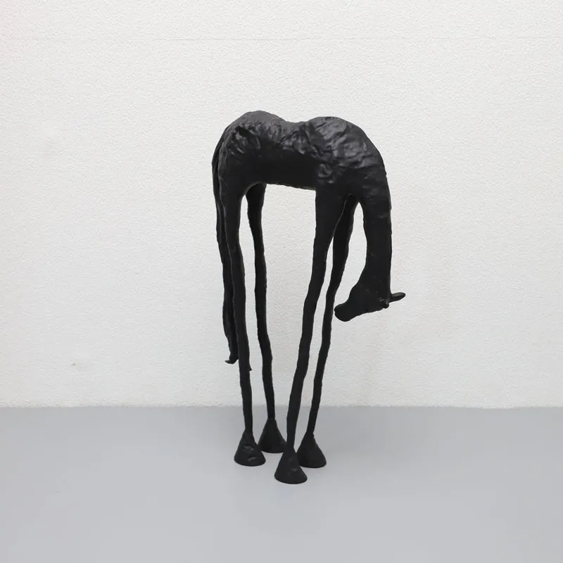 Black Cast Iron Abstract Horse and Deer Statue, Simulated Animal Model Sculpture, Office Desk Ornament, Modern Home Decoration