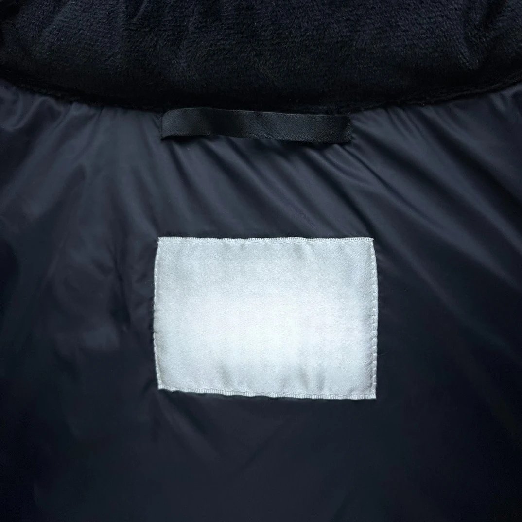 عالية الجودة الفاخرة مصمم المرأة طوق مقنعين أسفل سترة العلامة التجارية الشهيرة الشتاء موضة عادية سميكة الدافئة يندبروف معطف 2025