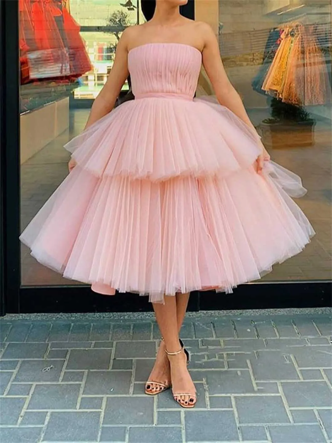 

Tulle Chic Bridesmaid Dresses Strapless Tiered Pleats Plain Luxurious A-line Tea-Length Festival Prom Dress Wedding Guest Gowns