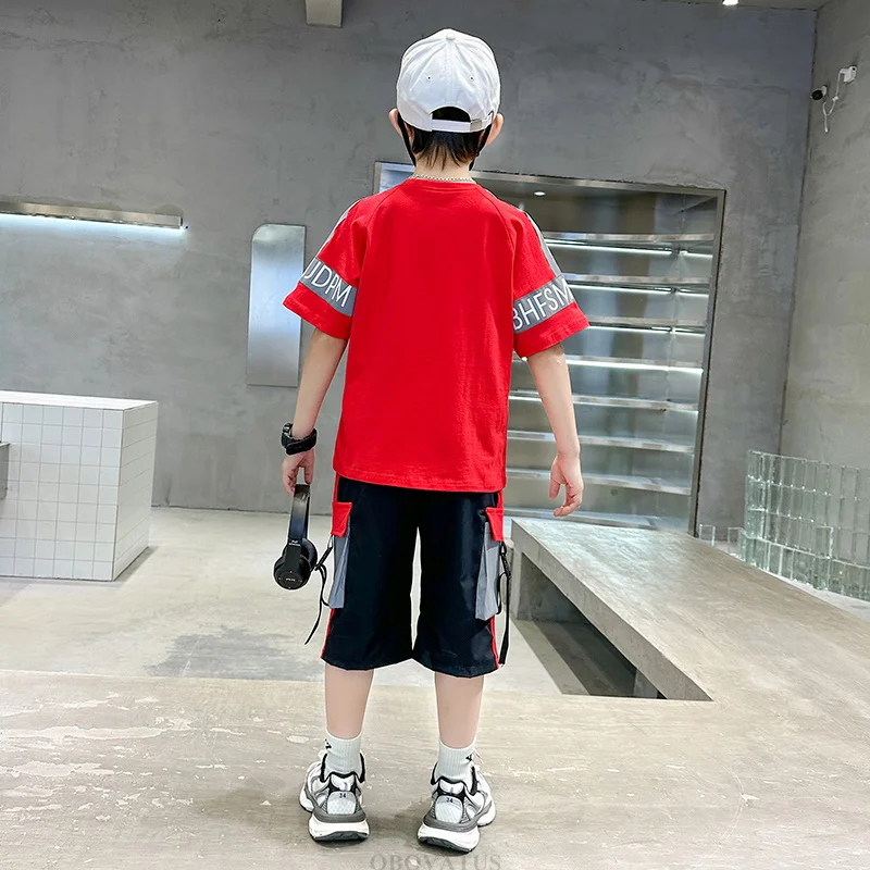 Nieuwe zomer kinderjongenskledingsets mode reflecterende outfits katoenen T-shirt + shorts sportpak tienerkind casual trainingspak