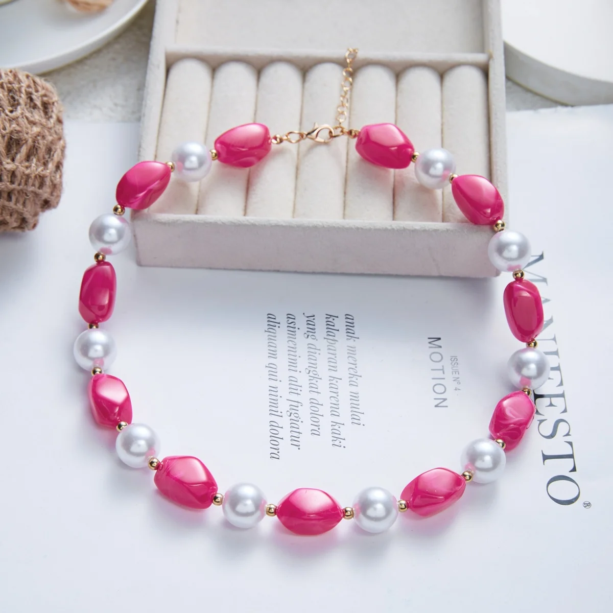 Französische sanfte barocke Halskette mit simulierten Perlen aus rosa Harz für Damen und Herren, elegante, süße, unregelmäßige Perlen, Choker-Schmuck, Geschenk – Detail 25