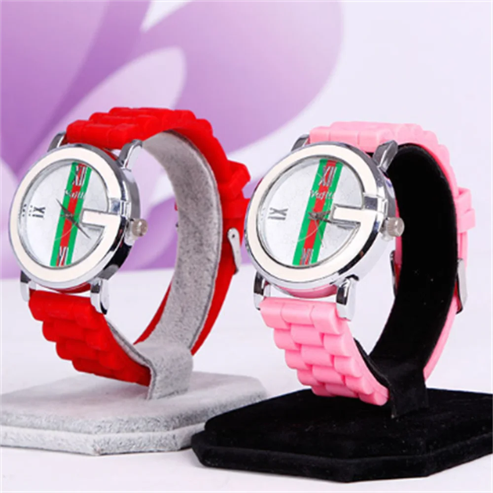 

Jewelry Display Stand Fashionable Bracelet Display Stand Suede Watch Stand Elegant C-Shaped Watch Display For Store Exhibition